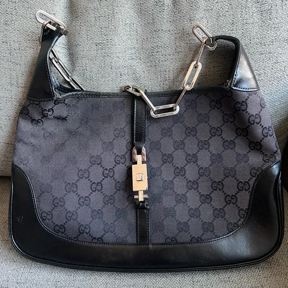 Gucci Jackie monogram with chain strap